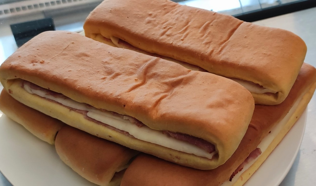 Lanches (Cheese and ham)
